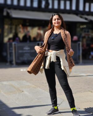 Sruthi Lakshmi Instagram - 🖤🖤🖤🖤🖤

#lincon #uk