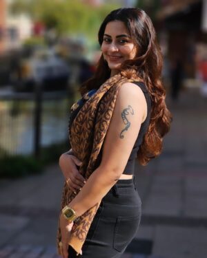 Sruthi Lakshmi Instagram - 🖤🖤🖤🖤🖤

#lincon #uk