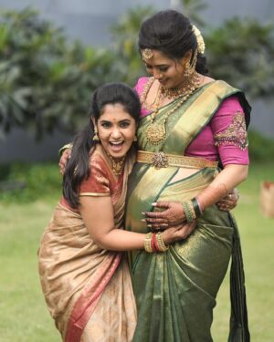 Sruthi Shanmuga Priya Instagram - Waiting for my Thangam to arrive 😘😘🥰
@neharamakrishna 

#bestest #baby #silk