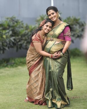 Sruthi Shanmuga Priya Instagram - Waiting for my Thangam to arrive 😘😘🥰
@neharamakrishna 

#bestest #baby #silk