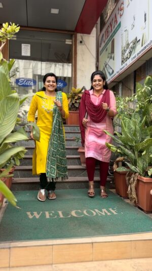 Sruthi Shanmuga Priya Instagram - Chechi vannalle🥰🥰🥰
Dance vibes @sruthi_shanmuga_priya