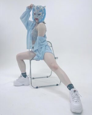 Starlight Kid Instagram - 私服写真集はGETした？？
Premium ver.の受注始まってるよっ✨
SLKのサイン入り本もGETしてね🐯🖤

#SLK
#スターライトキッド
#NEOGENESIS
#スターダム
#STARDOM
#女子プロレス