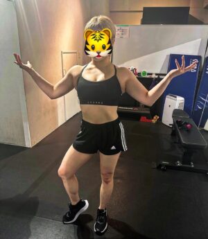 Starlight Kid Instagram - たまにはトレーニングの写真も🐯🖤
最近肩とか僧帽筋が発達してる気がしまっせ💪🏻

#SLK
#スターライトキッド
#NEOGENESIS
#スターダム
#STARDOM
#女子プロレス
#筋トレ
#筋トレ女子 
#トレーニング