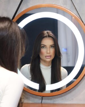 Stéfani Bays Instagram - Fim de mercúrio retrogrado e junto um corte de cabelo! 💇🏻‍♀️👌🏻

Look: @expressiostore