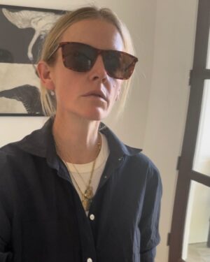 Stephanie Allynne Instagram - me and my swans. 🦢 ready for the DNC
