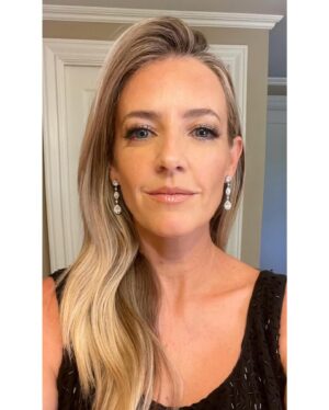 Stephanie Allynne Instagram - Creative Arts Emmys last night. I’ve been officially inducted into the honor to be nominated club and I’m thrilled to be a member. Tig, you are exceptional in the special and in life. thank you for being my biggest champion and for hiring me to direct “Hello Again.” and thrilled to have had my mom there. ⚡️make-up by the supreme @stephaniedanielbeauty
