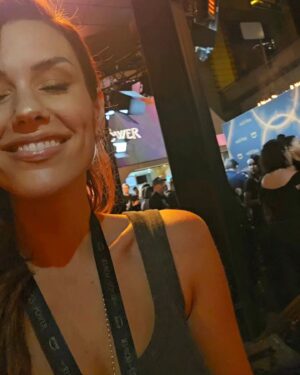 Stephanie Bendixsen Instagram - "And we're ready with the flames?" is something I'm going to start demanding when I show up to things.
@primevideoaunz #RingsOfPower
