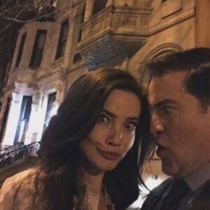 Stephanie Corneliussen Instagram - Ahhh! Robot-gang, LOOK, who I had the utmost pleasure of seeing, while in town filming his latest film: the amazing Mr. X aka Sutherland aka Jeremy Holm! 🤖❤️⁣
⁣
Appreciation-post to the max! 😂❤️⁣
Jeremy was my absolute favorite person from the mr. robot set! And that’s saying a lot, seeing I loved everyone there, cast and crew alike. But a kinder, more interesting, intelligent, talented, showing up with a smile to work every day - even on the 3am calltime days - guy, is hard to come by! You’re such a gem, Jer and I’m so blessed to have your friendship! @jeremysholm