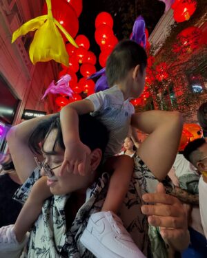 Stephanie Ho Instagram - 讓我靠著你的臂胳 
流露我熱愛心底說話
孕育美麗溫馨愛意 
做夢都是你🌕

Happy mid autumn festival everyone💕