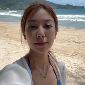 Stephanie Ho Instagram - Beach waves 🌊😍
Good to be back on the surfboard!🥰