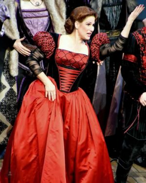 Stephanie J. Block Instagram - An experience to remember… Love, thanks and respect to all involved in this glorious production of @kissmekateuk💋 @trafalgarent