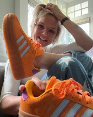 Stijn Fransen Instagram - 👟WINACTIE👏
Shinen op je eerste school- of werkdag!

ZIE FOTO’s voor toffe sneakers (vooral het laatste filmpje - geluid aan!💛)

In de nieuwe @vanharenschoenen ‘back to school’ collectie vind je de leukste, lekker zittende (heel belangrijk😄) en betaalbare sneakers voor het hele gezin.

Win een giftcard t.w.v. €150,- om schoenen te shoppen bij vanHaren! Kans maken? Zo doe je mee:

Laat in de comments onder deze post weten welke schoenen jij zou shoppen uit de ‘back to school’ collectie van vanHaren. En vergeet @vanharenschoenen niet te volgen voor de laatste updates.

#ad @vanharenschoenen #vanHaren