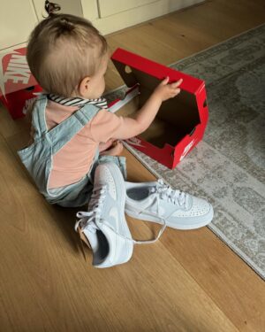 Stijn Fransen Instagram - 👟WINACTIE👏
Shinen op je eerste school- of werkdag!

ZIE FOTO’s voor toffe sneakers (vooral het laatste filmpje - geluid aan!💛)

In de nieuwe @vanharenschoenen ‘back to school’ collectie vind je de leukste, lekker zittende (heel belangrijk😄) en betaalbare sneakers voor het hele gezin.

Win een giftcard t.w.v. €150,- om schoenen te shoppen bij vanHaren! Kans maken? Zo doe je mee:

Laat in de comments onder deze post weten welke schoenen jij zou shoppen uit de ‘back to school’ collectie van vanHaren. En vergeet @vanharenschoenen niet te volgen voor de laatste updates.

#ad @vanharenschoenen #vanHaren