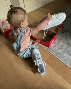 Stijn Fransen Instagram - 👟WINACTIE👏
Shinen op je eerste school- of werkdag!

ZIE FOTO’s voor toffe sneakers (vooral het laatste filmpje - geluid aan!💛)

In de nieuwe @vanharenschoenen ‘back to school’ collectie vind je de leukste, lekker zittende (heel belangrijk😄) en betaalbare sneakers voor het hele gezin.

Win een giftcard t.w.v. €150,- om schoenen te shoppen bij vanHaren! Kans maken? Zo doe je mee:

Laat in de comments onder deze post weten welke schoenen jij zou shoppen uit de ‘back to school’ collectie van vanHaren. En vergeet @vanharenschoenen niet te volgen voor de laatste updates.

#ad @vanharenschoenen #vanHaren
