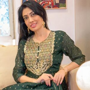 Surabhi Prabhu Instagram - I remember when I wanted what I currently have now. 
And I am so grateful. 
 Suit - @vredevogel 

#greensuit #vredevogel #surabhiprabhu