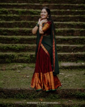 Susmitha Prabhakaran Instagram - @ratheesh_c_parameshwaran 📷

@susmitha.prabhakaran 🧚🏻‍♀️
🖥️@nandhu_meledath 

❣️@ranjithpoombaatta 

🥻@ar_handlooms_kuthampully 
 💍Ornaments @mayuri_trendz
💄 @thanus_makeover_guruvayur

#réel #reelsinstagram #trandingreels♥️ #viral #reels #reelsinstagram #kerala #keralagodsowncountry