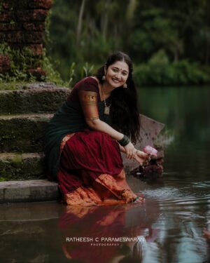 Susmitha Prabhakaran Instagram - @ratheesh_c_parameshwaran 📷

@susmitha.prabhakaran 🧚🏻‍♀️
🖥️@nandhu_meledath 

❣️@ranjithpoombaatta 

🥻@ar_handlooms_kuthampully 
 💍Ornaments @mayuri_trendz
💄 @thanus_makeover_guruvayur

#réel #reelsinstagram #trandingreels♥️ #viral #reels #reelsinstagram #kerala #keralagodsowncountry