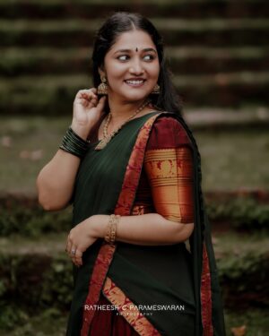 Susmitha Prabhakaran Instagram - @ratheesh_c_parameshwaran 📷

@susmitha.prabhakaran 🧚🏻‍♀️
🖥️@nandhu_meledath 

❣️@ranjithpoombaatta 

🥻@ar_handlooms_kuthampully 
 💍Ornaments @mayuri_trendz
💄 @thanus_makeover_guruvayur

#réel #reelsinstagram #trandingreels♥️ #viral #reels #reelsinstagram #kerala #keralagodsowncountry