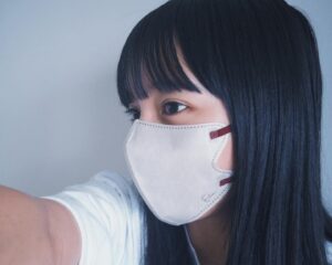 Suzu Yamanouchi Instagram - 今日はお仕事おやすみでした💤

お仕事以外はほとんどメイクしないんやけど、イー・ラインマスクつけてると横顔のシルエットがきれいに見えるからいつでも盛れてありがたい🙏✨
アンバサダーになる前から愛用してるお気に入りマスクだからまだ試したことない方一度使ってみてほしいです！
コンビニ等でも売ってるので見かけたら是非手に取ってください！！

@elinemask_official
#PR #イーラインマスク #小顔マスク