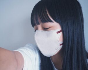 Suzu Yamanouchi Instagram - 今日はお仕事おやすみでした💤

お仕事以外はほとんどメイクしないんやけど、イー・ラインマスクつけてると横顔のシルエットがきれいに見えるからいつでも盛れてありがたい🙏✨
アンバサダーになる前から愛用してるお気に入りマスクだからまだ試したことない方一度使ってみてほしいです！
コンビニ等でも売ってるので見かけたら是非手に取ってください！！

@elinemask_official
#PR #イーラインマスク #小顔マスク