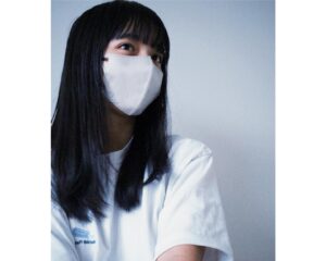 Suzu Yamanouchi Instagram - 今日はお仕事おやすみでした💤

お仕事以外はほとんどメイクしないんやけど、イー・ラインマスクつけてると横顔のシルエットがきれいに見えるからいつでも盛れてありがたい🙏✨
アンバサダーになる前から愛用してるお気に入りマスクだからまだ試したことない方一度使ってみてほしいです！
コンビニ等でも売ってるので見かけたら是非手に取ってください！！

@elinemask_official
#PR #イーラインマスク #小顔マスク