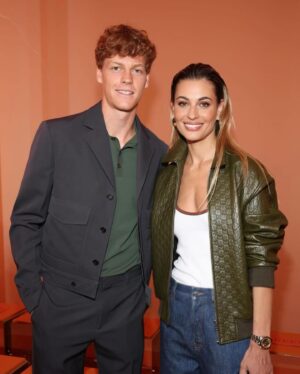 Sveva Alviti Instagram - Non voglio mica la Luna, voglio soltanto un momento….
Grazie @sabatods e @gucci per questa sfilata indimenticabile 🧡

#mfw #gucci

Grazie @lasmutniak per il video ;)