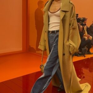 Sveva Alviti Instagram - Non voglio mica la Luna, voglio soltanto un momento….
Grazie @sabatods e @gucci per questa sfilata indimenticabile 🧡

#mfw #gucci

Grazie @lasmutniak per il video ;)