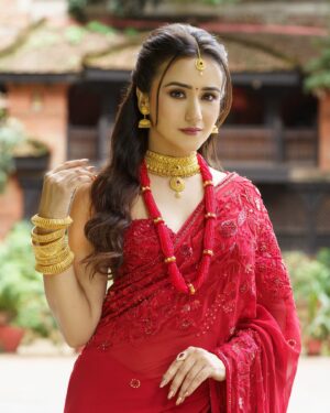 Swastima Khadka Instagram - तीजको धेरै-धेरै शुभकामना ❤️

@sagarmathajewelersdiamondusa
@oodnikhushbudangol