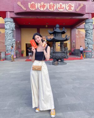 Sylvia Hsieh Instagram - 求得發財金 💰
風景好漂亮

#金山財神廟