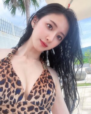 Sylvia Hsieh Instagram - 玩了一個月會太過分嗎🤪
去福隆海水浴場原本要看沙雕
但..只在遠處看了一眼
還忘記帶泳衣在路邊隨便買一件
看來當辣妹就是這麼 輕 輕 鬆 鬆 😂
結果只能當 #頑皮豹 🐆

#福容大飯店