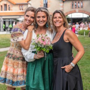 Sylvie Tellier Instagram - Il y a un mois, nous célébrions 35 ans d’amour avec un mariage à leur image : entourés de notre famille, d’amis, et de beaucoup de bonheur. ✨❤️ @annicktellier 
✨ #amour #mariage #famille
📸 @xavierlecointephotographe