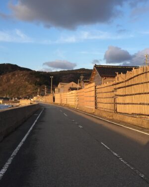 Takako Tokiwa Instagram - NHK「家族に乾杯生放送スペシャル
　　　　　　　　　　in 石川県輪島市」

元日の地震以降、ナレーションの収録に行くたびに「鶴瓶さんと能登でご一緒したい！！」と言い続けてきて8ヶ月…とうとうその日がやってきた✨

乾杯スタッフさんたちは、いつも一緒になって能登を思ってくださっていました。

だからこそ、何ヶ月も前からリサーチと取材を重ねて、現地でご迷惑にならないよう、よりたくさんの方々が笑顔になってもらえるように、念には念を入れて準備をしてくださった。

生放送だし間違いのないように、なはずなのに、そこは天性の自然人「笑福亭鶴瓶師匠」と、その鶴瓶さんを愛する小野文恵アナとスタッフさんたち。
乾杯の番組そのものに、流れは流れ（笑）
正解なんてないんだもの的な番組作りはおおらかで、人生の勉強をさせてもらえる♫

なるほど。
長寿番組とは、こういうことなんだなぁと心に沁みた。

輪島市の皆さま、ご協力、本当にありがとうございました。
乾杯スタッフの皆さま、鶴瓶師匠✨
心からの御礼を申し上げます。
ありがとうございました！！

ずっと気になっていた千枚田や袖が浜へも行けたぁぁぁ✨
杉平菓子店さんでは、人気のどら焼きを購入✨ふかふかどら焼きに上品な甘味の餡が本当に美味しい😍✨
柚餅子ありがとうございました💕

夕日の間垣以降は、前回（2015年）「皆月」を旅したときの素敵なお写真をいただいたので。
もっと早く欲しかった！！！（笑）
そうそう。大沢から来てくださっていた方が仰っていた「夕日が本当に綺麗だから見て欲しい」にも繋がりました✨

最後は芽吹！！
どれもこれも最高に美味しかったです😍✨
ご馳走様でした。

#家族に乾杯 
@kankou_wajima 
@suzukitakayuki_atelier 
@mebuki_wajima

#ニュースとも違う視点で
#切り取られていないありのままの風景
#人 
#会話 
#街歩きをする番組だからこそ
家族に乾杯だからできること

#素敵な番組だなぁ😭💦
#感無量