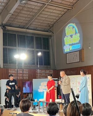 Takako Tokiwa Instagram - NHK「家族に乾杯生放送スペシャル
　　　　　　　　　　in 石川県輪島市」

元日の地震以降、ナレーションの収録に行くたびに「鶴瓶さんと能登でご一緒したい！！」と言い続けてきて8ヶ月…とうとうその日がやってきた✨

乾杯スタッフさんたちは、いつも一緒になって能登を思ってくださっていました。

だからこそ、何ヶ月も前からリサーチと取材を重ねて、現地でご迷惑にならないよう、よりたくさんの方々が笑顔になってもらえるように、念には念を入れて準備をしてくださった。

生放送だし間違いのないように、なはずなのに、そこは天性の自然人「笑福亭鶴瓶師匠」と、その鶴瓶さんを愛する小野文恵アナとスタッフさんたち。
乾杯の番組そのものに、流れは流れ（笑）
正解なんてないんだもの的な番組作りはおおらかで、人生の勉強をさせてもらえる♫

なるほど。
長寿番組とは、こういうことなんだなぁと心に沁みた。

輪島市の皆さま、ご協力、本当にありがとうございました。
乾杯スタッフの皆さま、鶴瓶師匠✨
心からの御礼を申し上げます。
ありがとうございました！！

ずっと気になっていた千枚田や袖が浜へも行けたぁぁぁ✨
杉平菓子店さんでは、人気のどら焼きを購入✨ふかふかどら焼きに上品な甘味の餡が本当に美味しい😍✨
柚餅子ありがとうございました💕

夕日の間垣以降は、前回（2015年）「皆月」を旅したときの素敵なお写真をいただいたので。
もっと早く欲しかった！！！（笑）
そうそう。大沢から来てくださっていた方が仰っていた「夕日が本当に綺麗だから見て欲しい」にも繋がりました✨

最後は芽吹！！
どれもこれも最高に美味しかったです😍✨
ご馳走様でした。

#家族に乾杯 
@kankou_wajima 
@suzukitakayuki_atelier 
@mebuki_wajima

#ニュースとも違う視点で
#切り取られていないありのままの風景
#人 
#会話 
#街歩きをする番組だからこそ
家族に乾杯だからできること

#素敵な番組だなぁ😭💦
#感無量