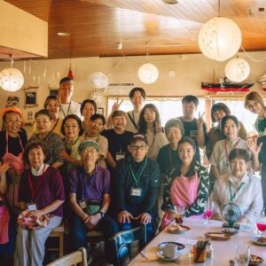 Takako Tokiwa Instagram - 能登半島・珠洲市
つばき茶屋にて…

元日の地震以降、仲間由紀恵さんと、何度も何度も連絡を取り合って「私たちに出来ること」を模索していた。

ようやく✨

再オープンした「つばき茶屋」のパワーをお借りして開催したお茶会。

レモンケーキとキャロットケーキを食べながらの、和やかなひととき。

何でもない話ができるって…楽しい💕

会いにきてくださった皆様、お手伝いしてくださったみなさま、つばき茶屋のサツキさん、サトミさん、飛び出したね！！
本当にありがとうございました✨

また集まりましょう♫

@yukienakama_official 

@suzu_tsubaki.chaya_noto 

#西海ちゃんの写真
#えもす 
#ありがとう❤️ 

#ピンクとオリーブグリーン 
#エプロン 
@leftstokyo 
#ピンクはバラの花
#オリーブグリーンはバラの茎
#で染めたエプロン
#趣旨に賛同してくださり 
#ご提供くださいました 
#ありがとうございます 

#つばき茶屋で
#是非見てくださいね 
#かわいいから💕 
#ちなみに 
#私のは 
#私物です 
#ずっと欲しくて 
#買っちゃったのだ 
#はつおろし✨