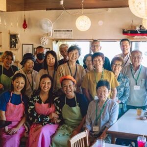 Takako Tokiwa Instagram - 能登半島・珠洲市
つばき茶屋にて…

元日の地震以降、仲間由紀恵さんと、何度も何度も連絡を取り合って「私たちに出来ること」を模索していた。

ようやく✨

再オープンした「つばき茶屋」のパワーをお借りして開催したお茶会。

レモンケーキとキャロットケーキを食べながらの、和やかなひととき。

何でもない話ができるって…楽しい💕

会いにきてくださった皆様、お手伝いしてくださったみなさま、つばき茶屋のサツキさん、サトミさん、飛び出したね！！
本当にありがとうございました✨

また集まりましょう♫

@yukienakama_official 

@suzu_tsubaki.chaya_noto 

#西海ちゃんの写真
#えもす 
#ありがとう❤️ 

#ピンクとオリーブグリーン 
#エプロン 
@leftstokyo 
#ピンクはバラの花
#オリーブグリーンはバラの茎
#で染めたエプロン
#趣旨に賛同してくださり 
#ご提供くださいました 
#ありがとうございます 

#つばき茶屋で
#是非見てくださいね 
#かわいいから💕 
#ちなみに 
#私のは 
#私物です 
#ずっと欲しくて 
#買っちゃったのだ 
#はつおろし✨