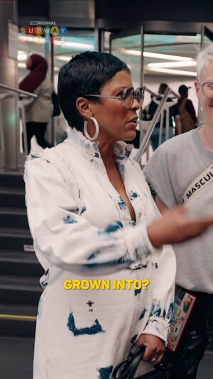 Tamron Hall Instagram - What’s the best food from a NYC food cart? 🌭

#AConfidentCook is available now!