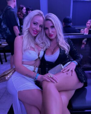 Táňa Bystroňová Instagram - Kiki ♥️ #happybirthday #mygirl #blonde #friends 🎈🥳♥️