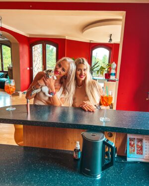 Táňa Bystroňová Instagram - Kiki ♥️ #happybirthday #mygirl #blonde #friends 🎈🥳♥️
