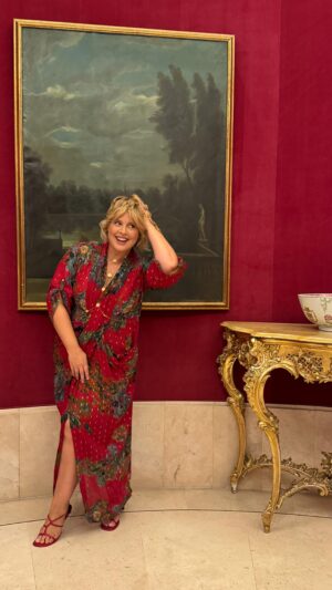 Tania Llasera Instagram - #momentophotocall en una noche mágica en la inauguración de la @mbfw.madrid gracias a la revista @holacom 

Vestido de @ailanto y joyas de @suma_cruz 
#siempreconlamodaESPAÑOLA
