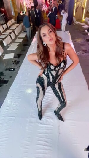 Tania Vazquez Instagram - Los ojos no mienten jamás.
Si eres feliz, brillan.
Si estás triste, se apagan.
Si estás enojado, se enturbian.
Si estas enamorado, se iluminan.
Porque los ojos son espejo de tu alma.
🫶♥️🫶♥️

@leonor_garzon @galeana.jesus @_mrmanagement