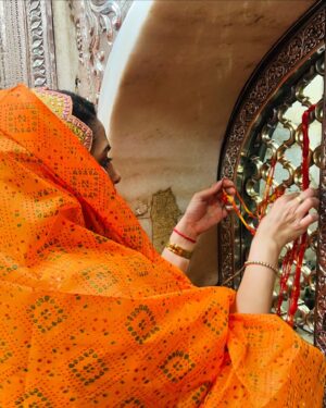 Tanushree Chakraborty Instagram - Let’s pray for peace, let’s pray for justice 🙏🙏🙏one word just one word…. JUSTICE… 

@srabanti.smile
#pushkar #ajmersharifdargah #bramhatemplepushkar #ajmer #rajasthan #prayingforpeace #pray🙏 #prayerforjustice #wewantjustice
