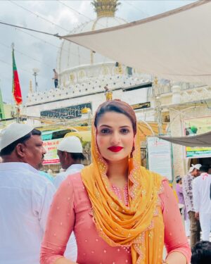 Tanushree Chakraborty Instagram - Let’s pray for peace, let’s pray for justice 🙏🙏🙏one word just one word…. JUSTICE… 

@srabanti.smile
#pushkar #ajmersharifdargah #bramhatemplepushkar #ajmer #rajasthan #prayingforpeace #pray🙏 #prayerforjustice #wewantjustice
