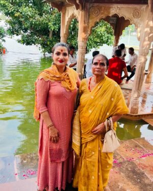 Tanushree Chakraborty Instagram - Let’s pray for peace, let’s pray for justice 🙏🙏🙏one word just one word…. JUSTICE… 

@srabanti.smile
#pushkar #ajmersharifdargah #bramhatemplepushkar #ajmer #rajasthan #prayingforpeace #pray🙏 #prayerforjustice #wewantjustice