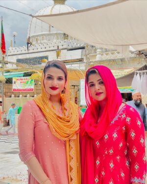Tanushree Chakraborty Instagram - Let’s pray for peace, let’s pray for justice 🙏🙏🙏one word just one word…. JUSTICE… 

@srabanti.smile
#pushkar #ajmersharifdargah #bramhatemplepushkar #ajmer #rajasthan #prayingforpeace #pray🙏 #prayerforjustice #wewantjustice
