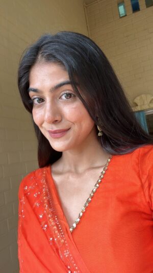 Tanvi Malhara Instagram - I would date me, 100 percent♥️🤣

#date #love #marathi #tanvimalhara #reels #couples #relationships #achhasuno #funny#explorepage