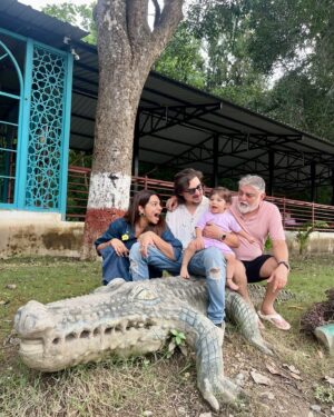 Tanvi Thakkar Instagram - Life lately has been about more family than work. I love these breaks cus they get me closer to peace, calm, food (without taking note of calories ) family and togetherness. 
After all these are the things we work for🤍

Sharing some precious moments with u guys 🤍

Btw in pic 1 the ganpati was a DIY by the gifted @surveenchawla .👏🏻

Pic 1 - wearing @heeposh_official 
Bag @maishabyesha