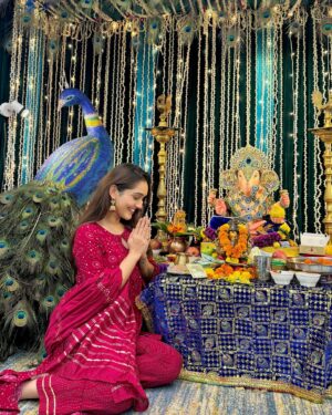 Tanya Sharma Instagram - Deva ! Sab kuch apka aur sab kuch apse hi 🥹🫶🏻 welcome back 🙌🏻🙌🏻🙌🏻 
Ganpati Bappa Morya 😍 
[ Ganesh Chathurthi, ganpati Bappa , festivals, maharaja ]