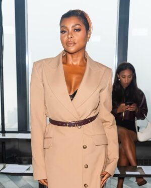 Taraji P. Henson Instagram - THIS is 54 ✨ Thank you ALL for your lovely, heartfelt birthday wishes. Don’t be afraid to age!!! EMBRACE IT BECAUSE AGING IS INEVITABLE. Do it with grace and gratitude. 🙏🏾❤️🙏🏾❤️🙏🏾