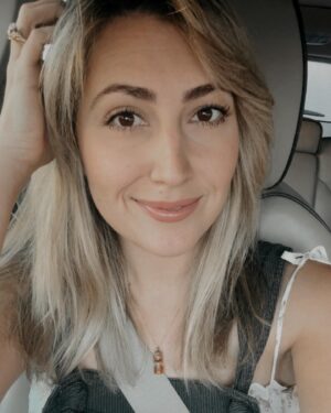 Taylor Dooley Instagram - new hair & happy moments recently 🍓🥰