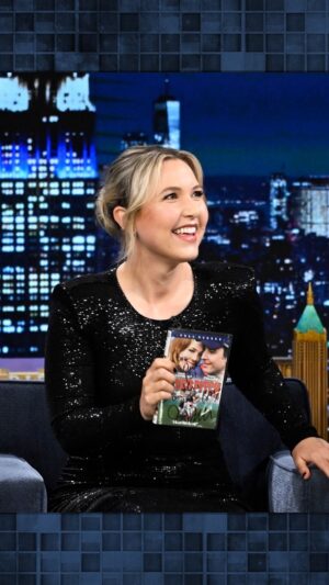 Taylor Tomlinson Instagram - Fever Pitch is @taylortomlinson’s comfort movie, so she brought her copy of it for Jimmy to sign 🤣❤️ #FallonTonight